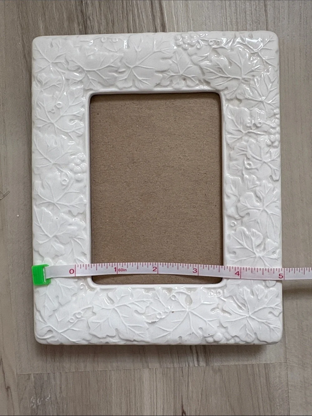 VTG Terragrafics White Ceramic Picture Frame Embossed Ivy Grapevine Velvet Back